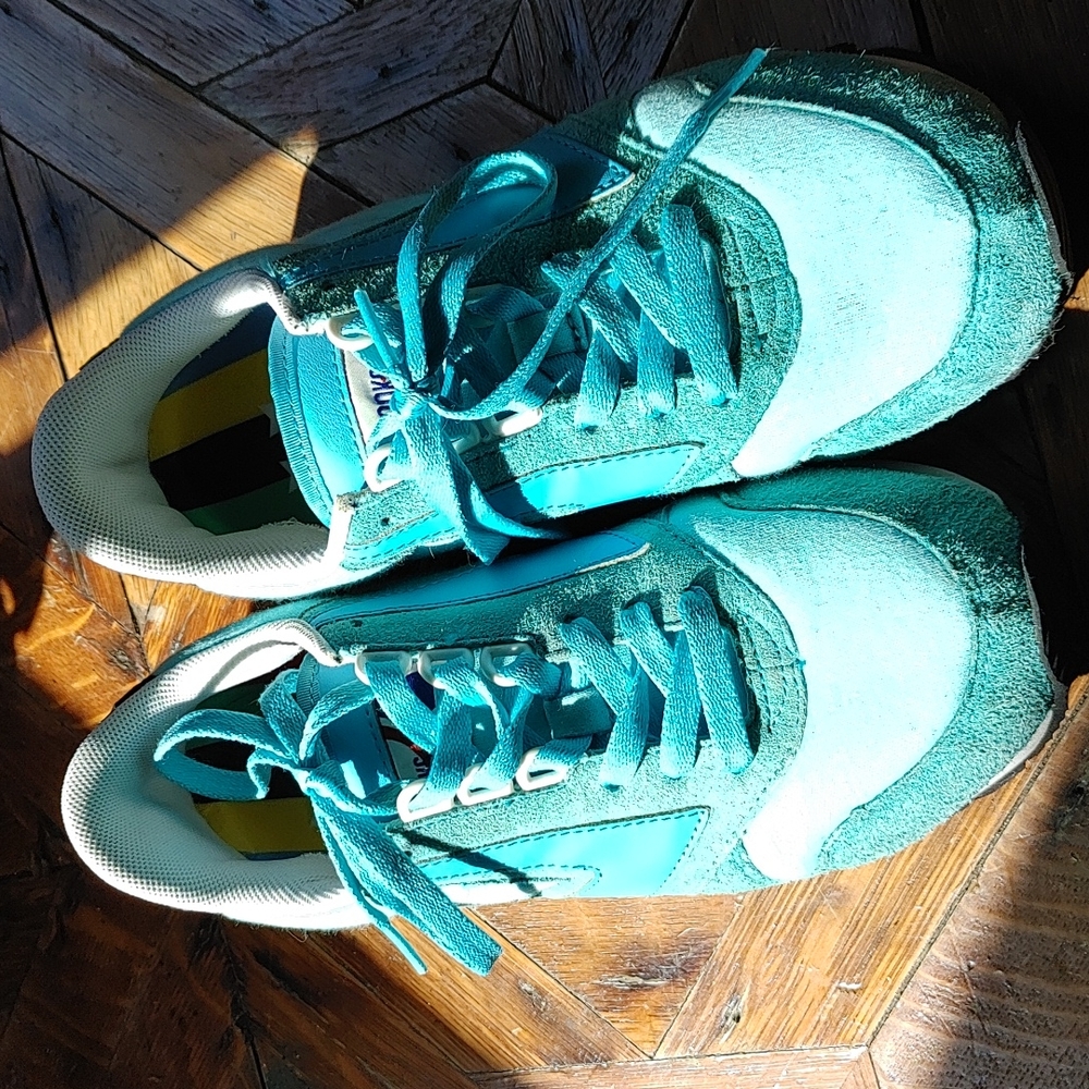 Brooks sz 8.5 sneaker teal suede/jersey